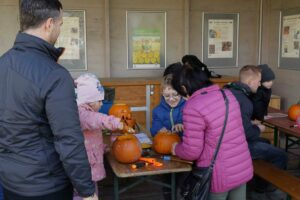 0050_20251025_Kürbisschnitzen