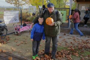 0070_20251025_Kürbisschnitzen